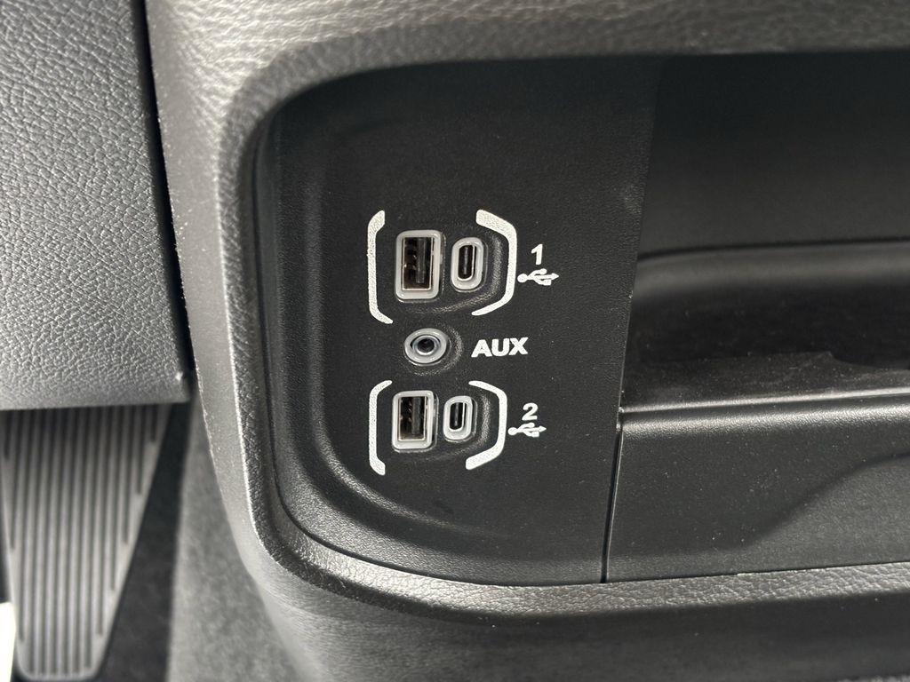 RAM 3500 Tradesman Crew Cab 4WD 2024