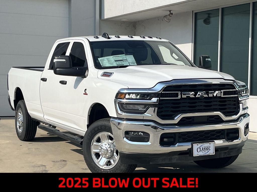 RAM 2500 Tradesman Crew Cab 4WD 2025