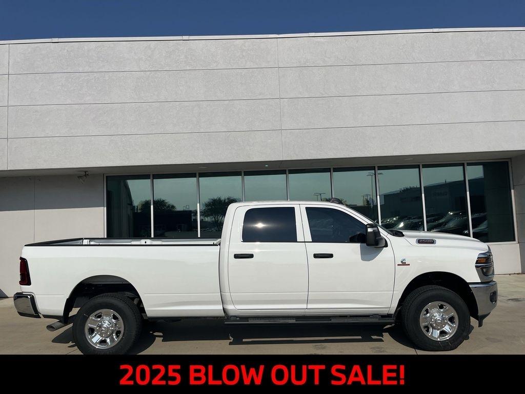 RAM 2500 Tradesman Crew Cab 4WD 2025