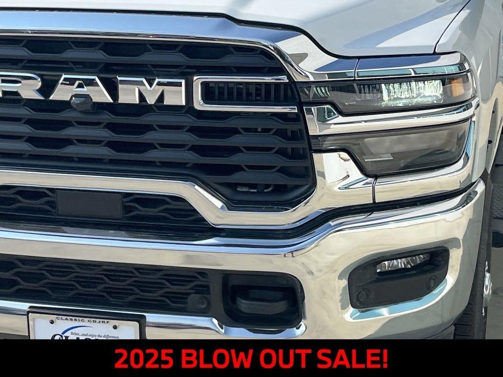 RAM 2500 Tradesman Crew Cab 4WD 2025