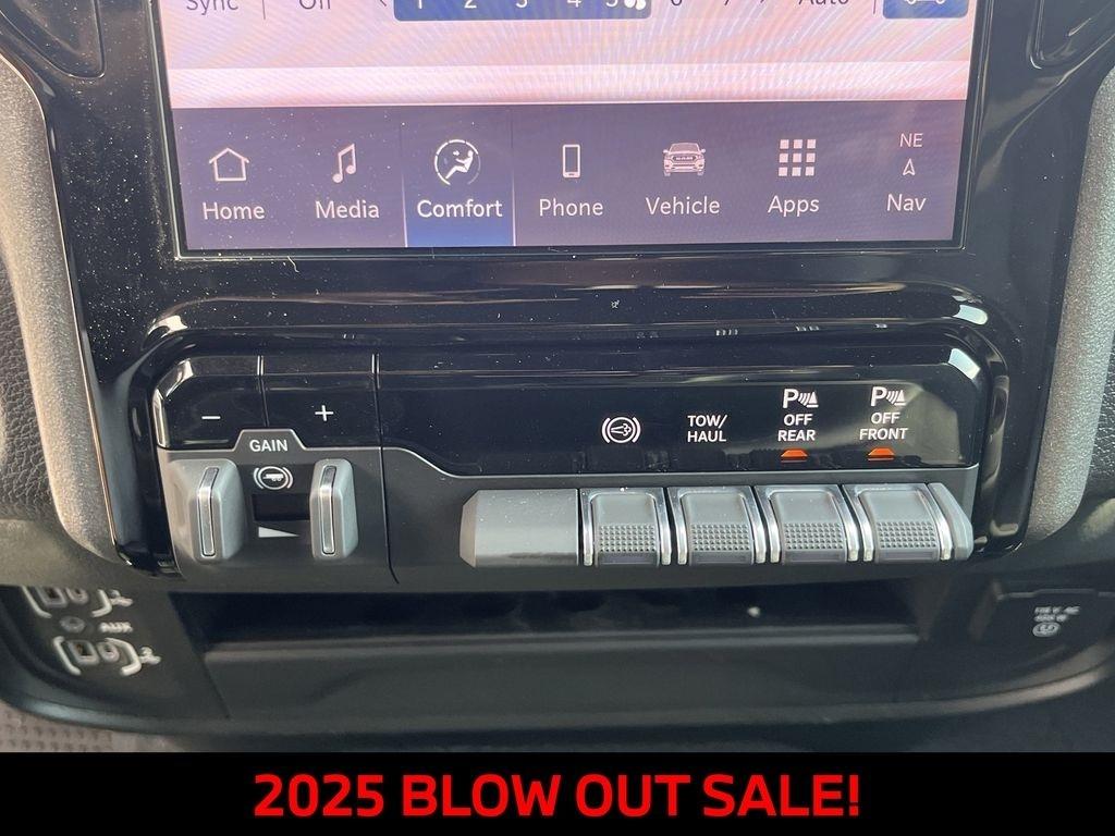 RAM 2500 Tradesman Crew Cab 4WD 2025