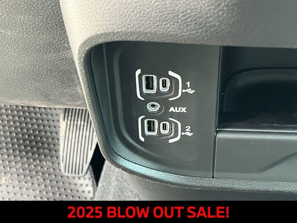 RAM 2500 Tradesman Crew Cab 4WD 2025