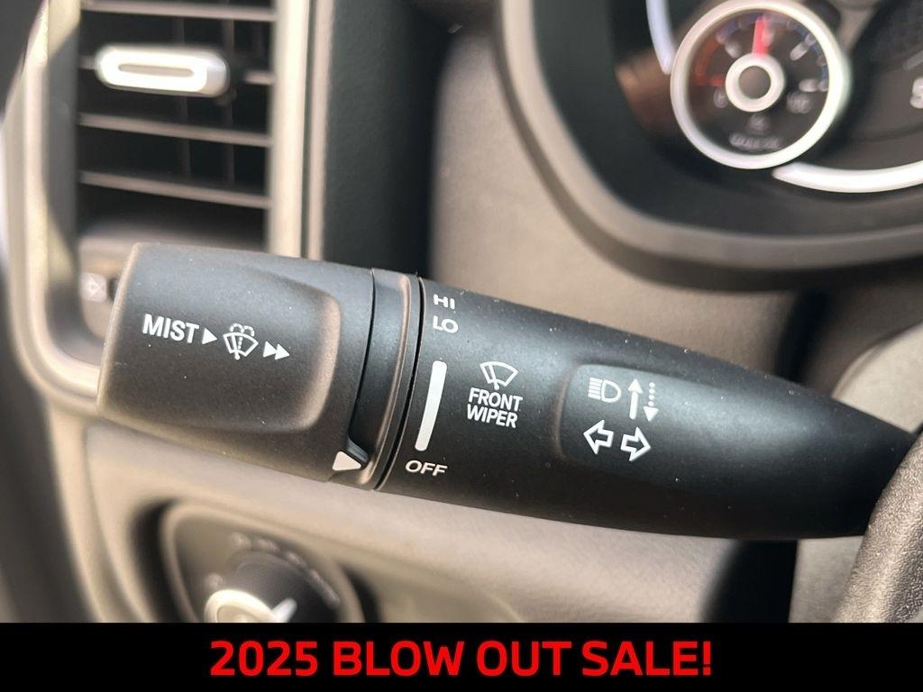 RAM 2500 Tradesman Crew Cab 4WD 2025