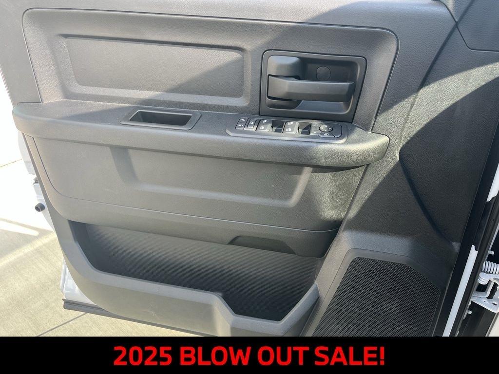 RAM 2500 Tradesman Crew Cab 4WD 2025