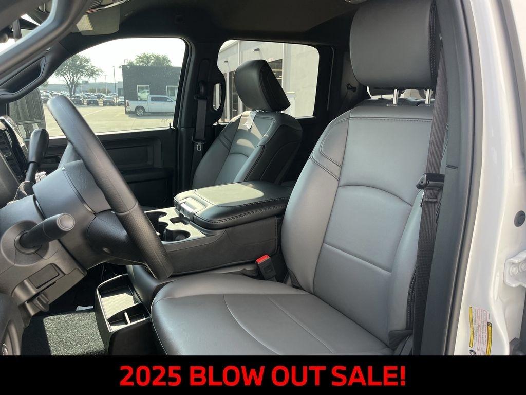 RAM 2500 Tradesman Crew Cab 4WD 2025