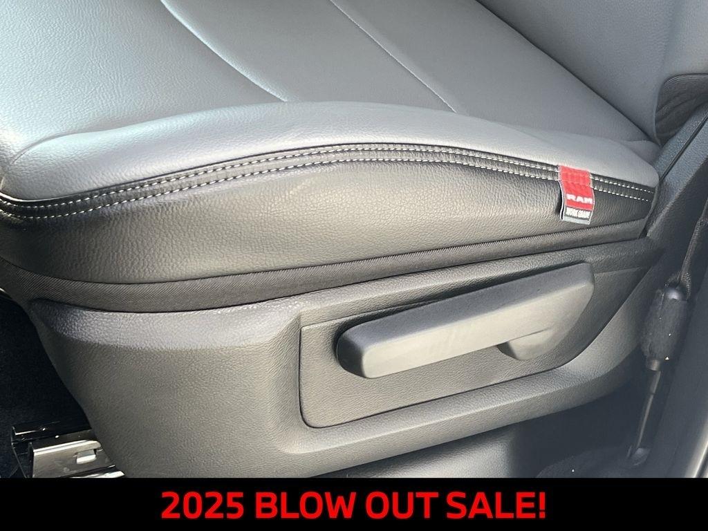 RAM 2500 Tradesman Crew Cab 4WD 2025