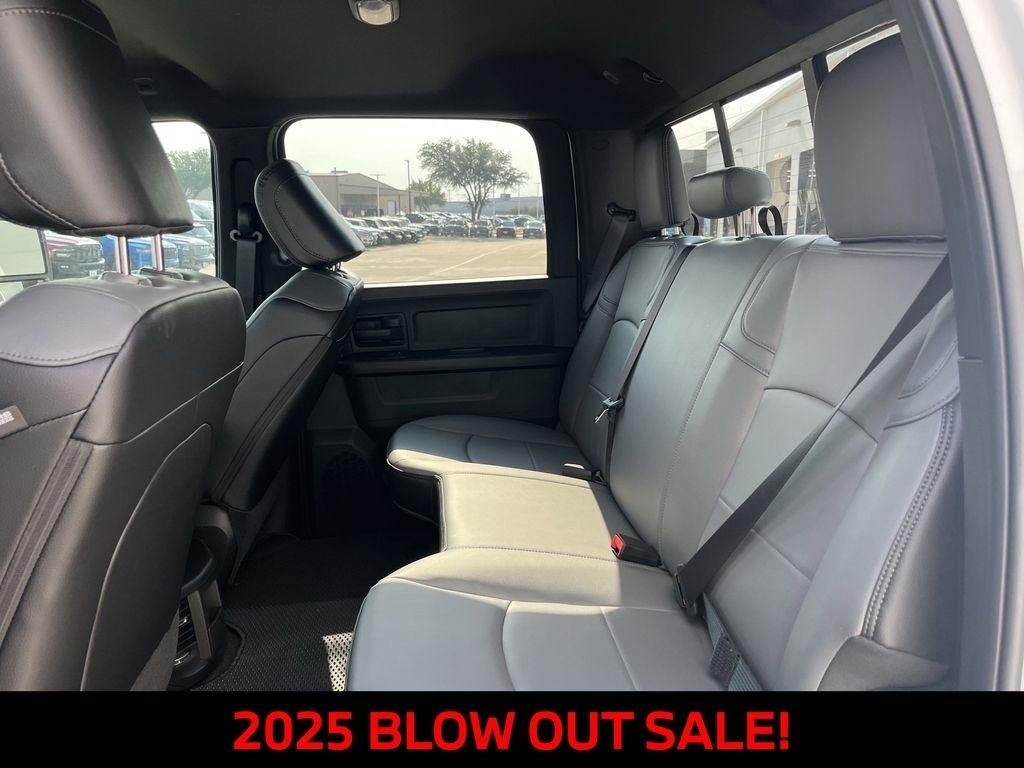 RAM 2500 Tradesman Crew Cab 4WD 2025