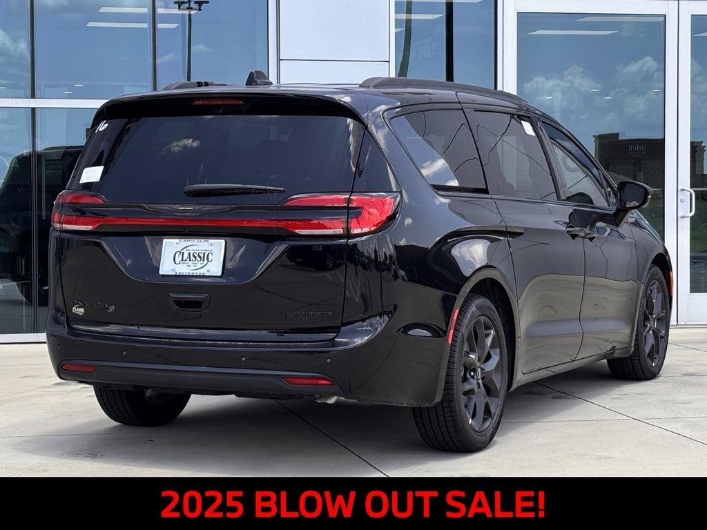 Chrysler Pacifica Limited 2025