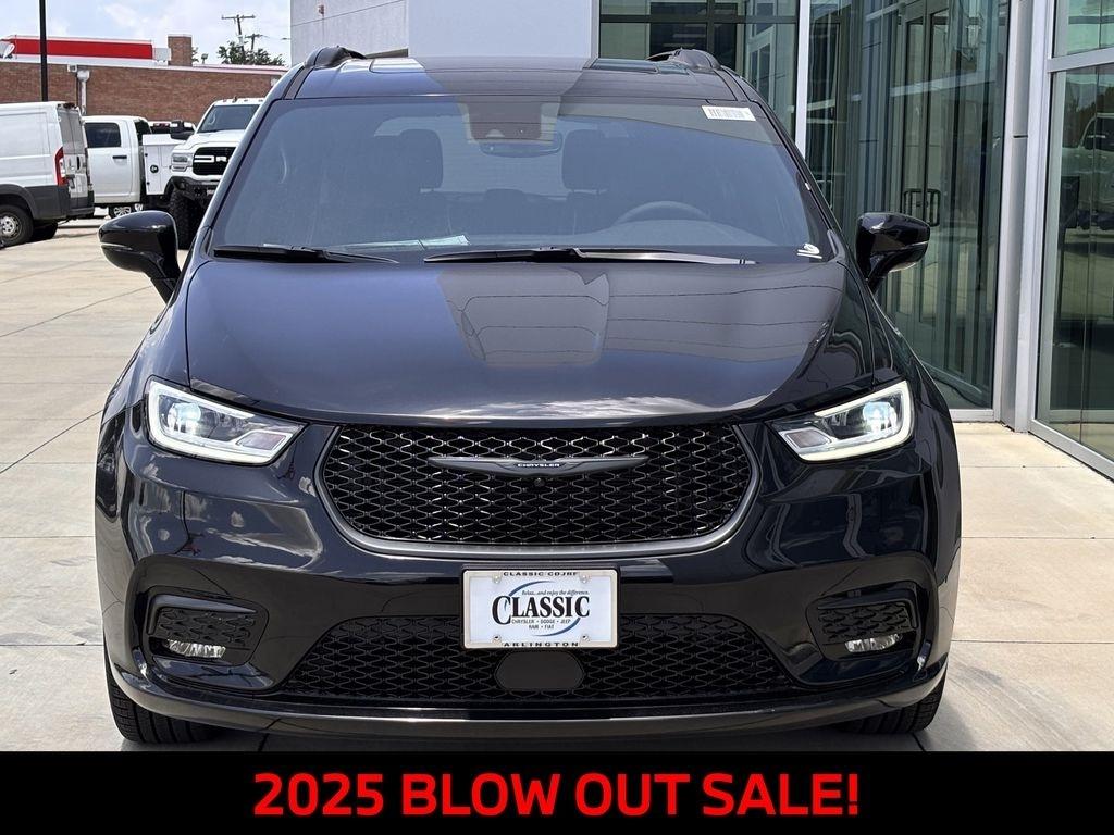 Chrysler Pacifica Limited 2025