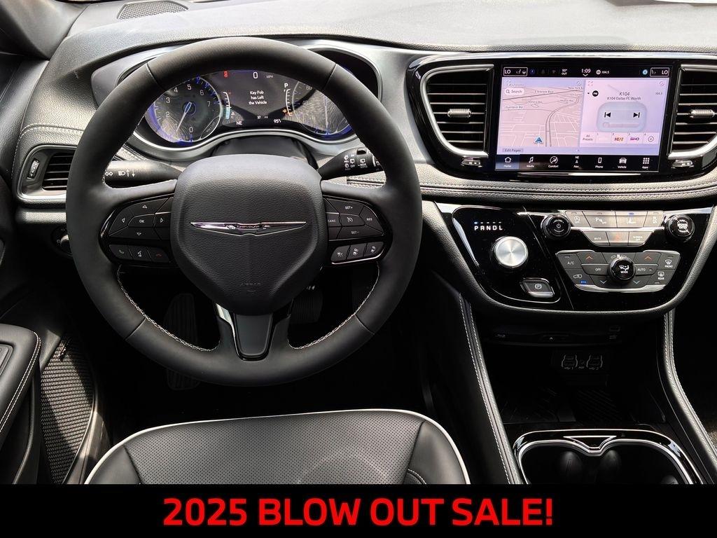 Chrysler Pacifica Limited 2025