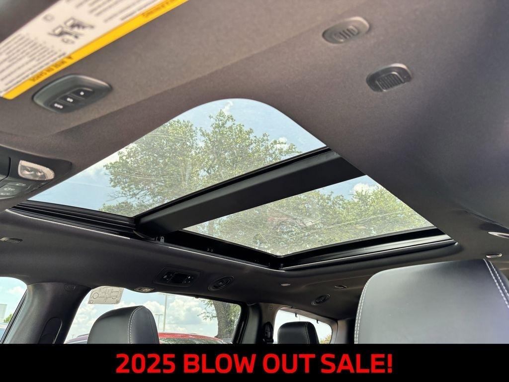 Chrysler Pacifica Limited 2025