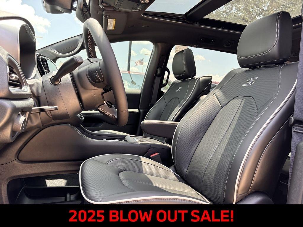Chrysler Pacifica Limited 2025