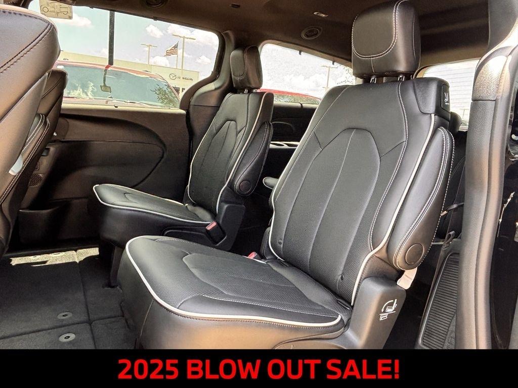 Chrysler Pacifica Limited 2025