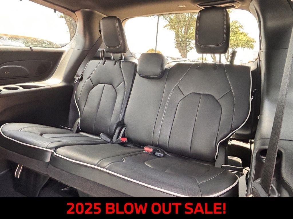 Chrysler Pacifica Limited 2025