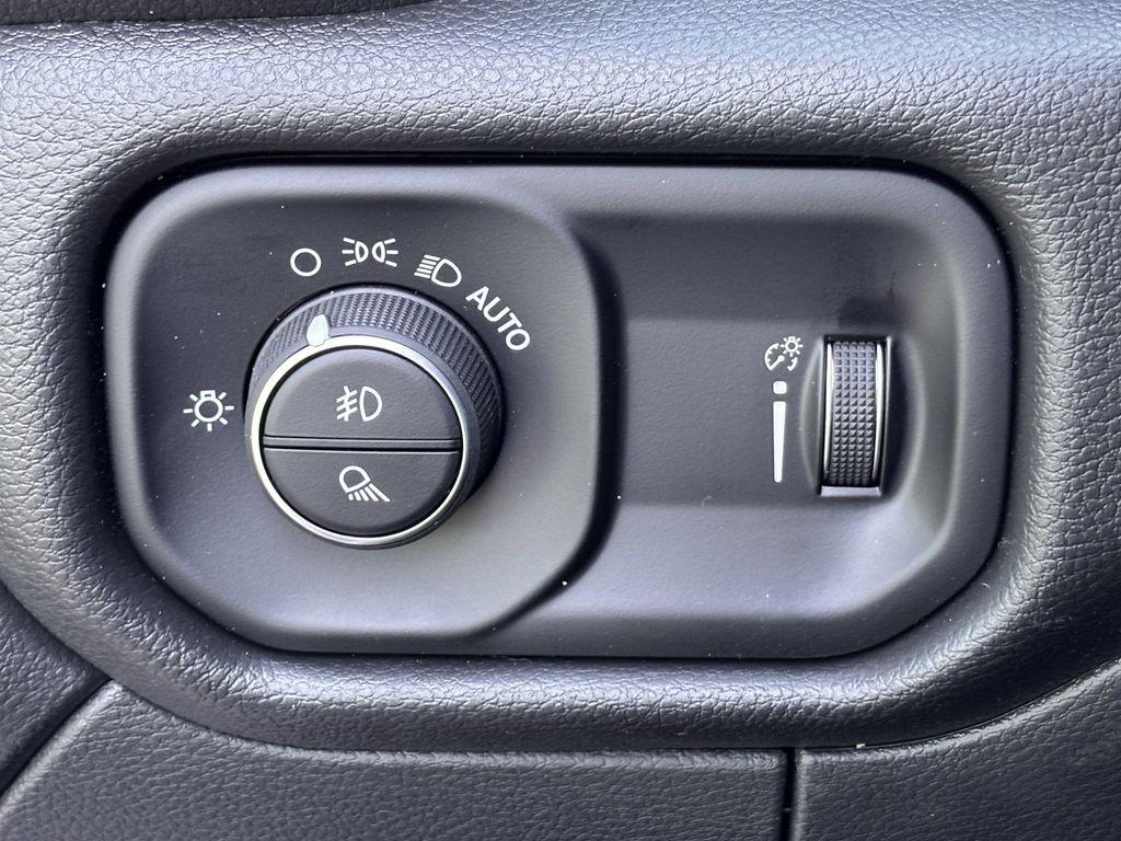 RAM 2500 Tradesman Crew Cab SWB 4WD 2025