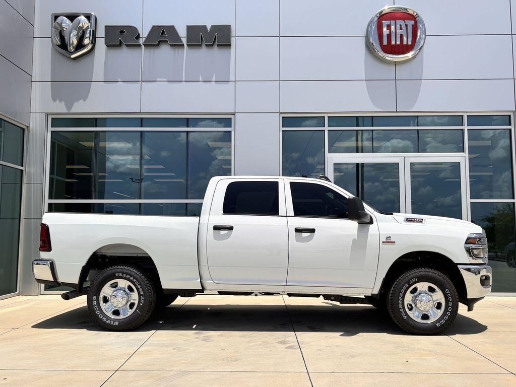 RAM 2500 Tradesman Crew Cab SWB 4WD 2025