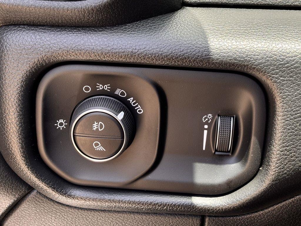 RAM 2500 Tradesman Crew Cab SWB 4WD 2025