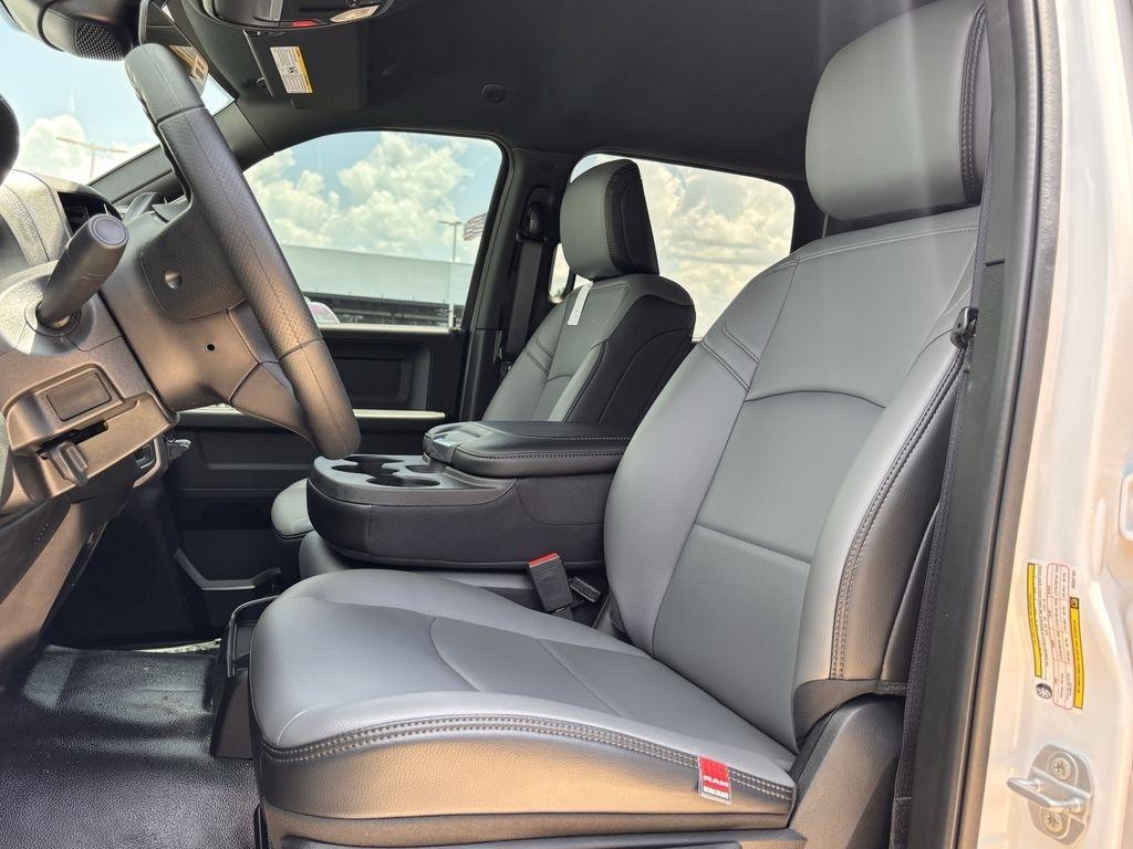 RAM 2500 Tradesman Crew Cab SWB 4WD 2025