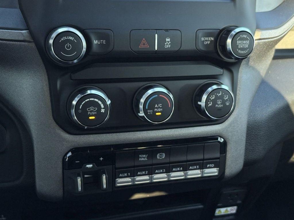 RAM 5500 Crew Cab SWB 4WD DRW 2024