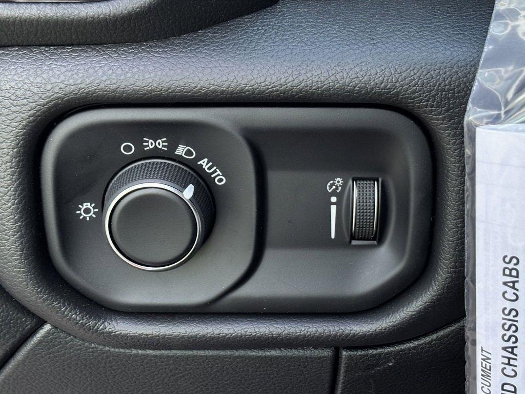 RAM 5500 Crew Cab SWB 4WD DRW 2024