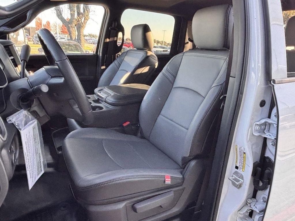 RAM 5500 Crew Cab SWB 4WD DRW 2024