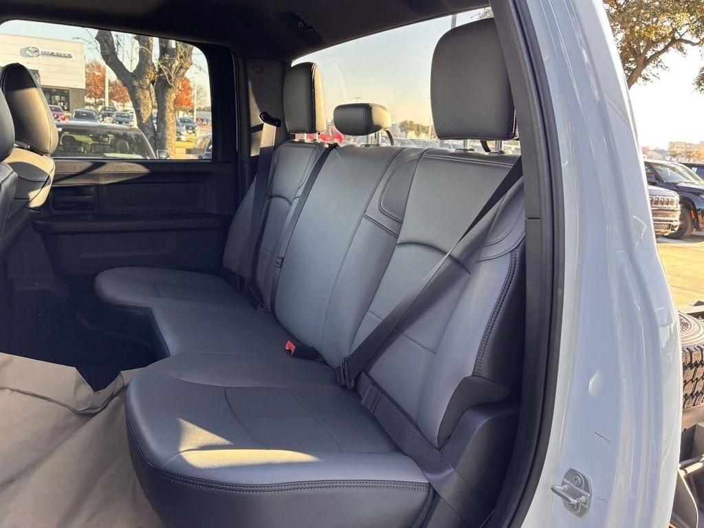 RAM 5500 Crew Cab SWB 4WD DRW 2024