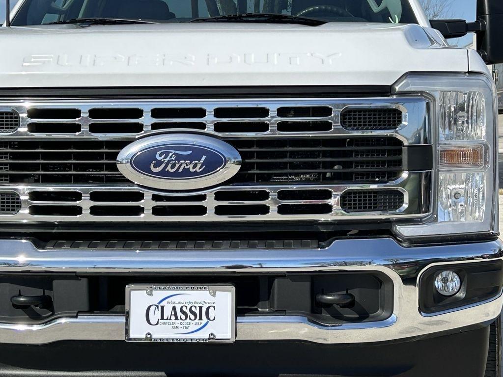 Ford F-250 SD XLT Crew Cab 4WD 2024