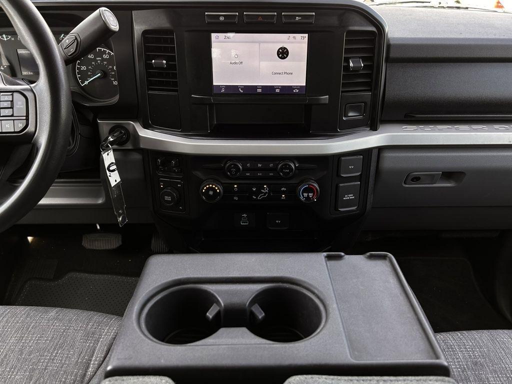 Ford F-250 SD XLT Crew Cab 4WD 2024