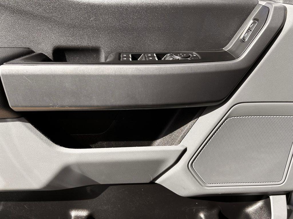 Ford F-250 SD XLT Crew Cab 4WD 2024