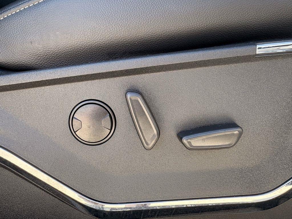 Ford F-250 SD Lariat Crew Cab 4WD 2024