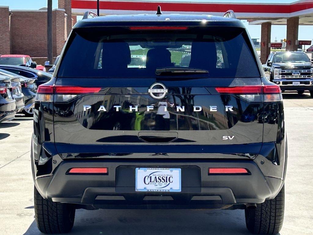 Nissan Pathfinder SV 2024