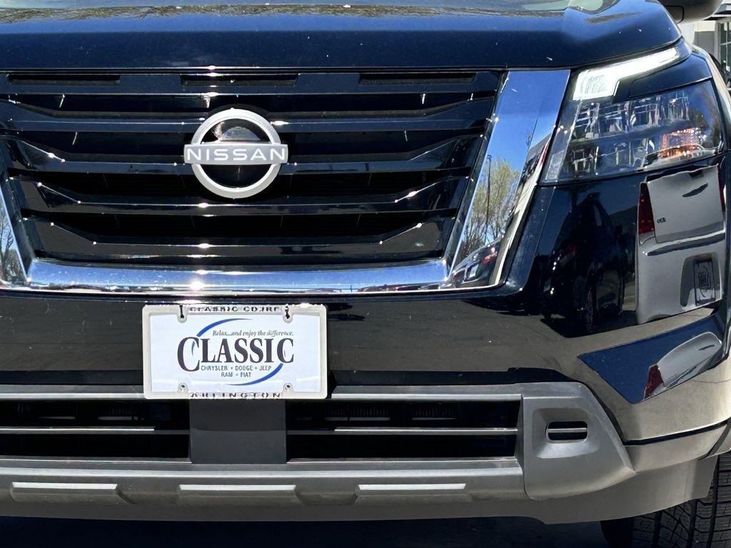 Nissan Pathfinder SV 2024