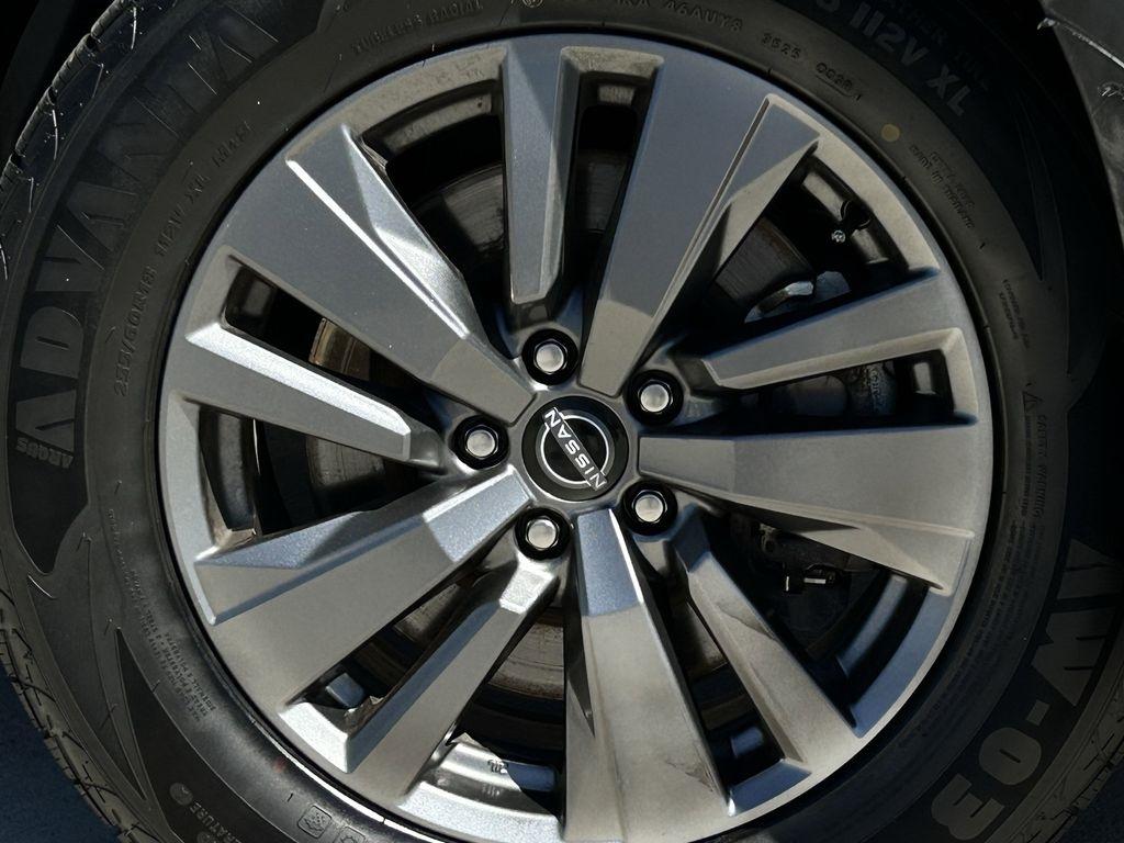 Nissan Pathfinder SV 2024