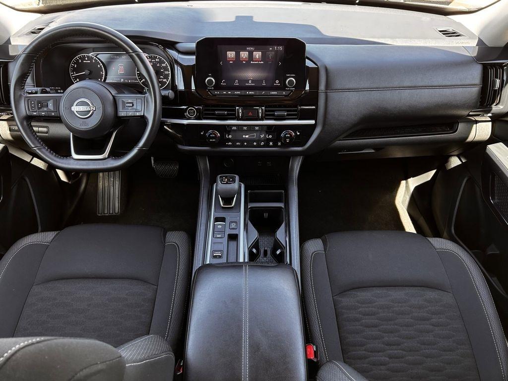 Nissan Pathfinder SV 2024