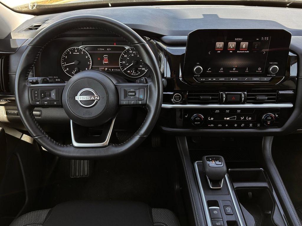 Nissan Pathfinder SV 2024