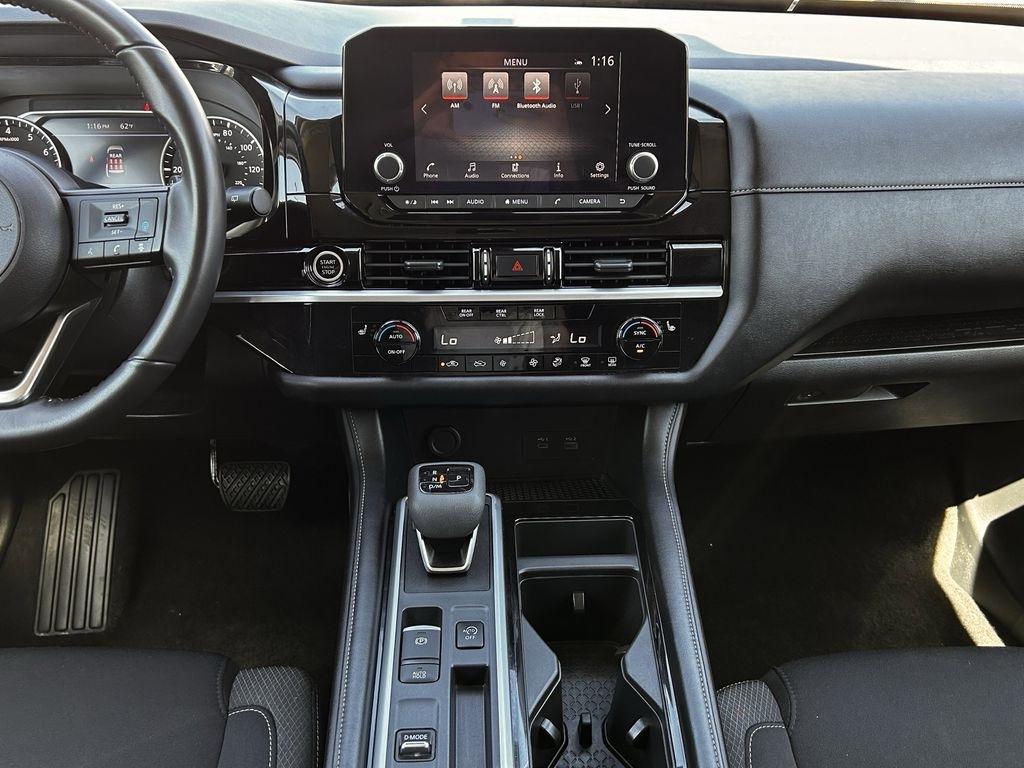 Nissan Pathfinder SV 2024