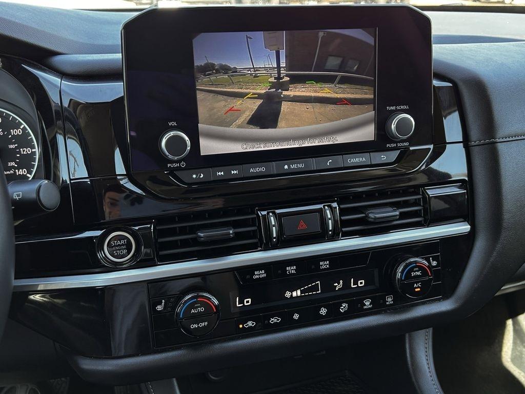 Nissan Pathfinder SV 2024