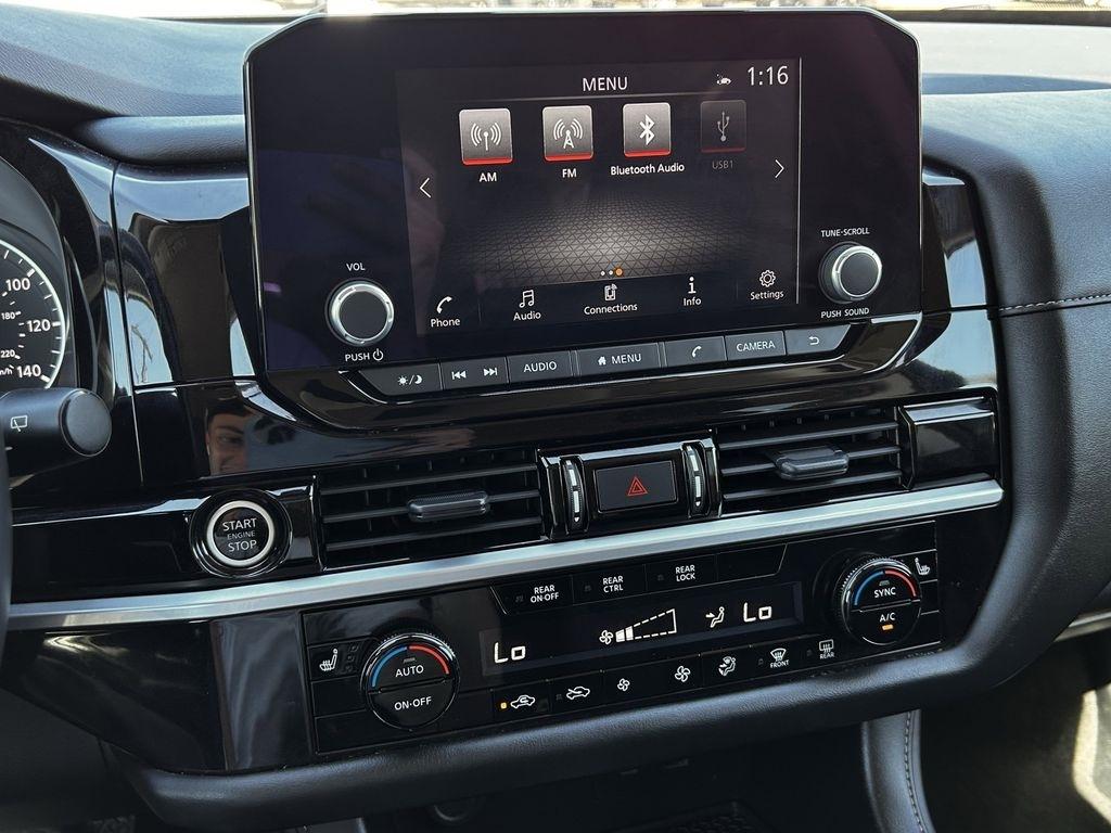 Nissan Pathfinder SV 2024