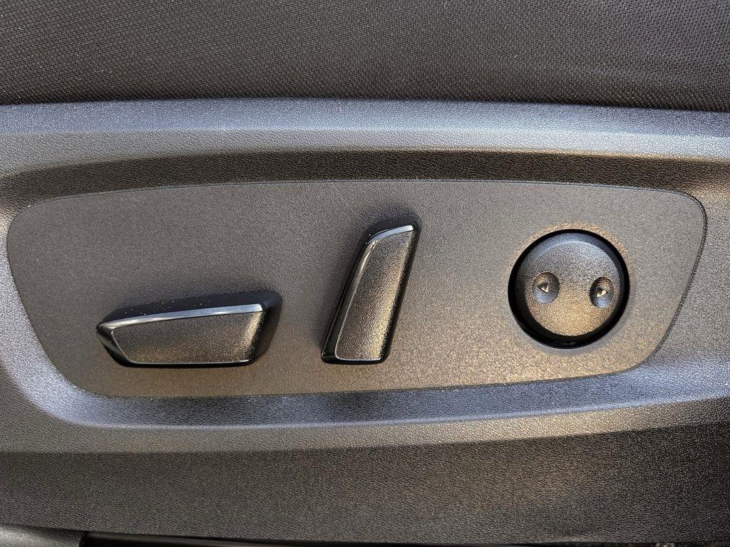 Nissan Pathfinder SV 2024