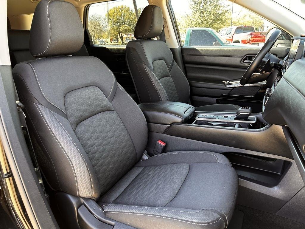 Nissan Pathfinder SV 2024