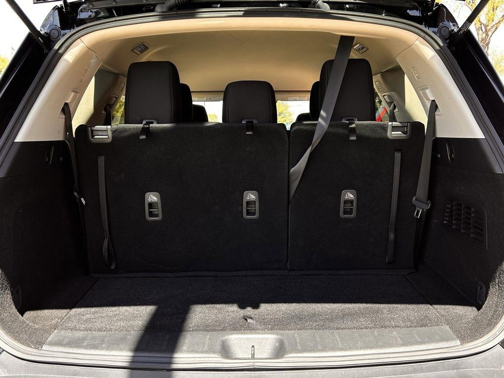 Nissan Pathfinder SV 2024