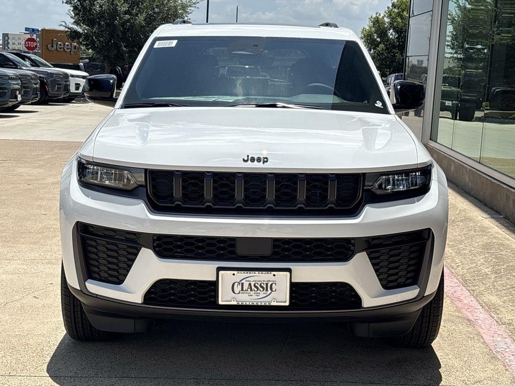 Jeep Grand Cherokee Laredo 4WD 2026