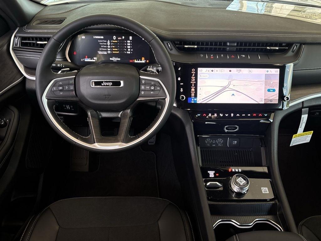 Jeep Grand Cherokee Laredo 4WD 2026