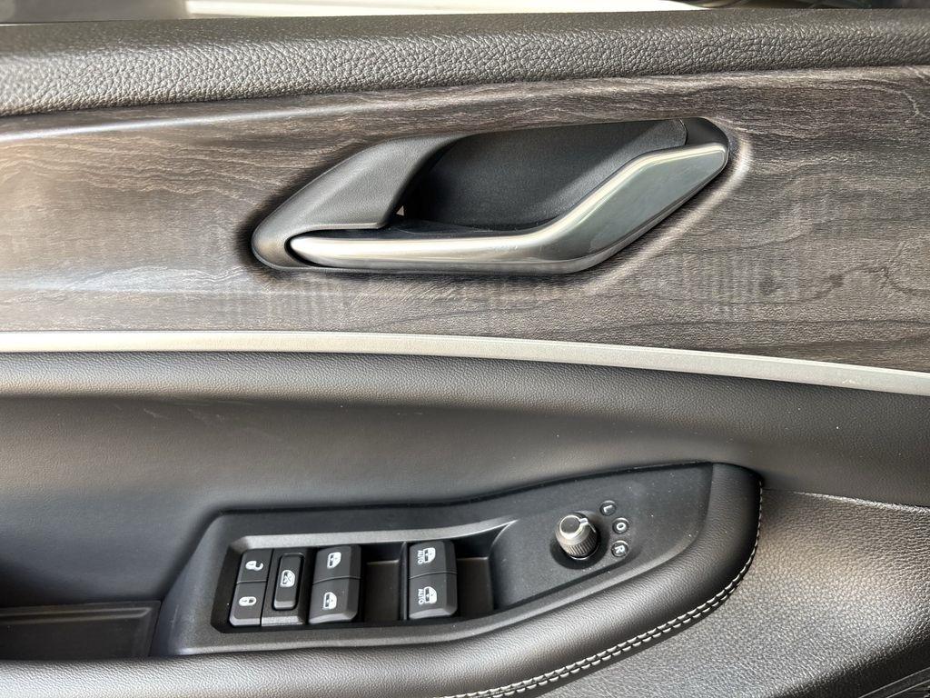 Jeep Grand Cherokee Laredo 4WD 2026