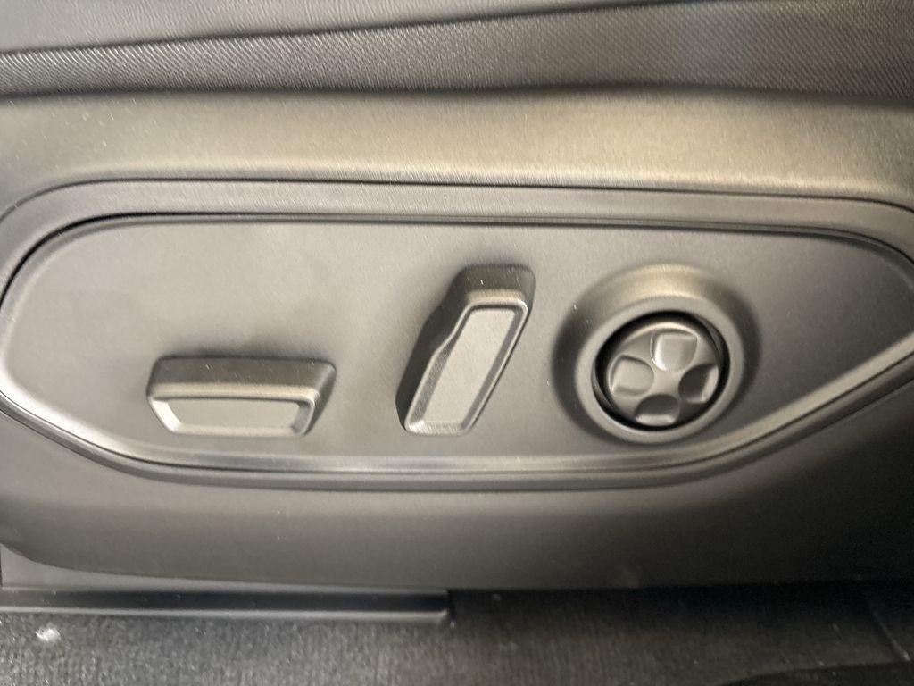 Jeep Grand Cherokee Laredo 4WD 2026