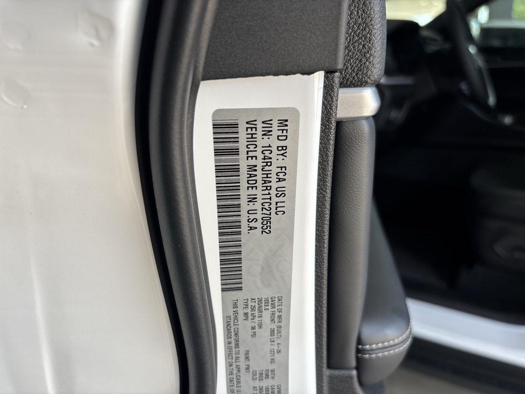 Jeep Grand Cherokee Laredo 4WD 2026