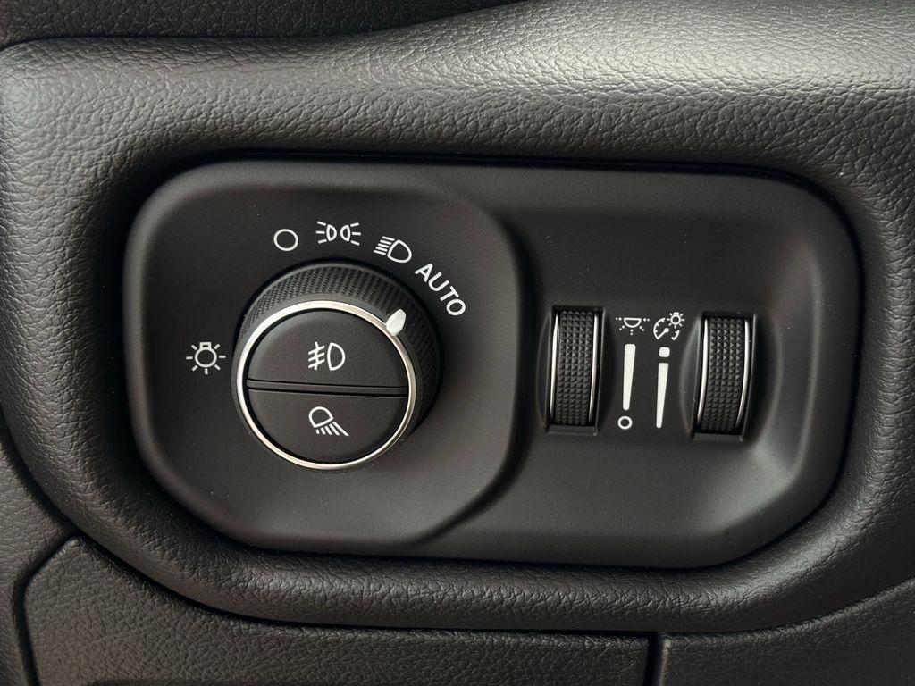 RAM 1500 Laramie Crew Cab SWB 4WD 2026