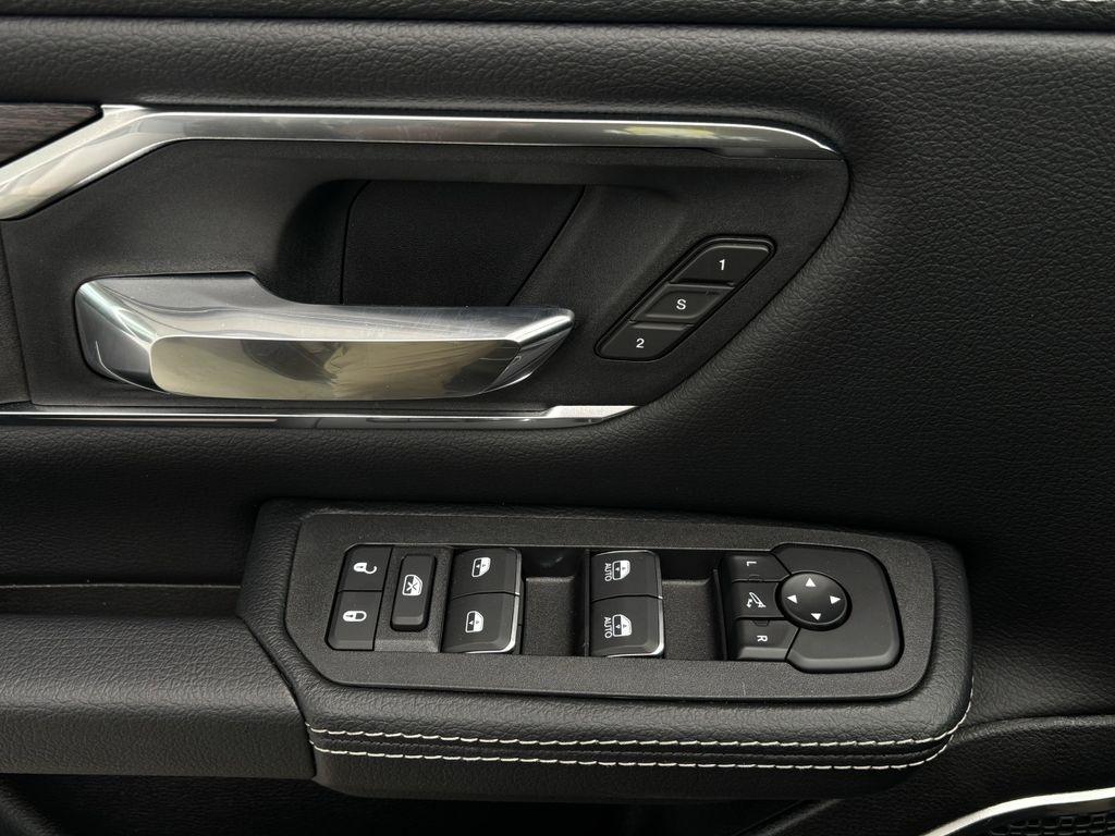RAM 1500 Laramie Crew Cab SWB 4WD 2026