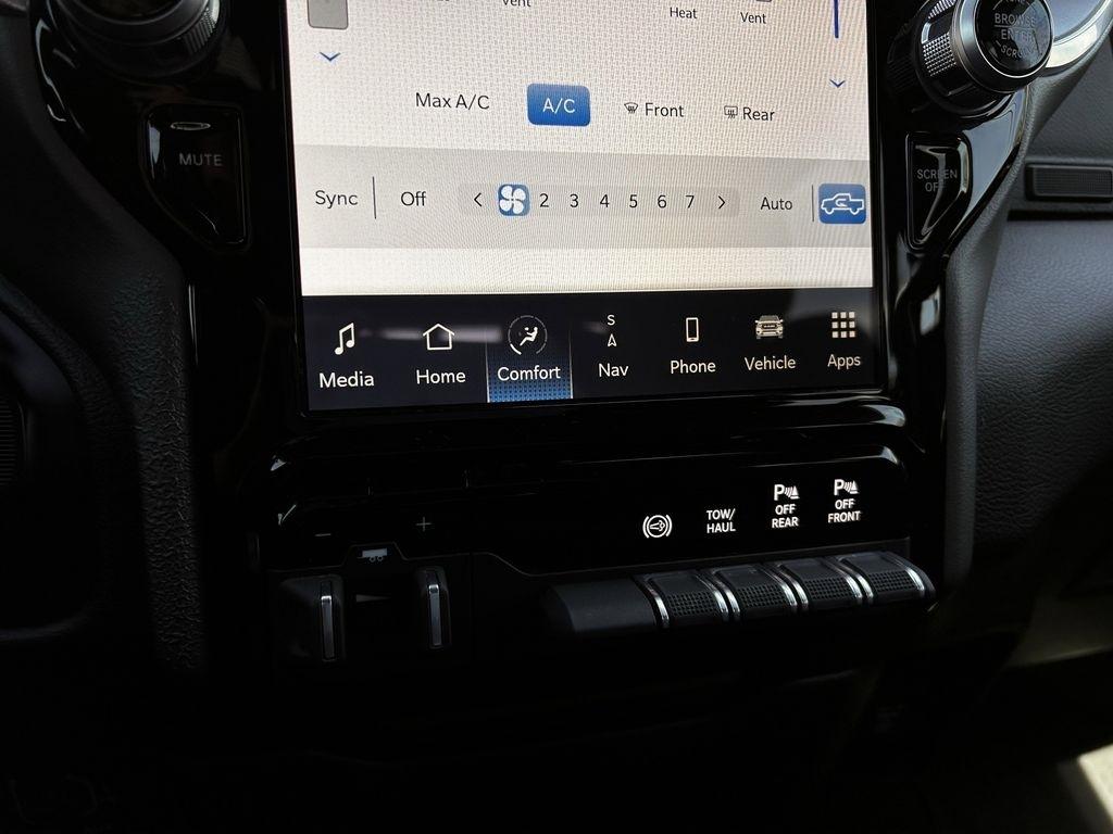 RAM 3500 Laramie Crew Cab SWB 4WD 2022