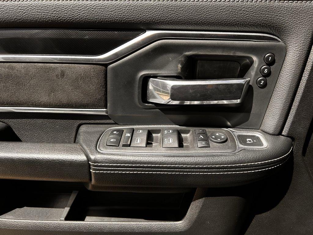 RAM 3500 Laramie Crew Cab SWB 4WD 2022